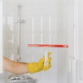 چگونه شیشه یا دیوار شیشه‌ای حمام خود را تمیز کنیم؟